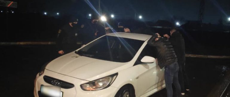Вечірня стрілянина у Мукачеві: авто з молодиками затримано