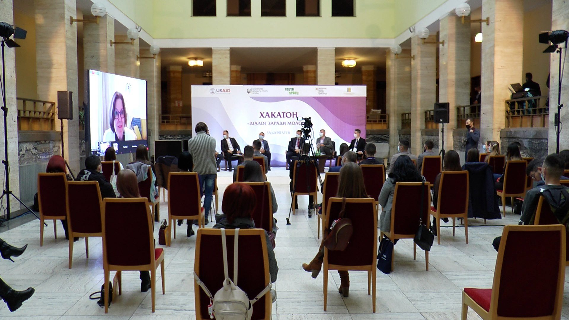 В Ужгороді молодь краю зустрілась з керівництвом області задля діалогу