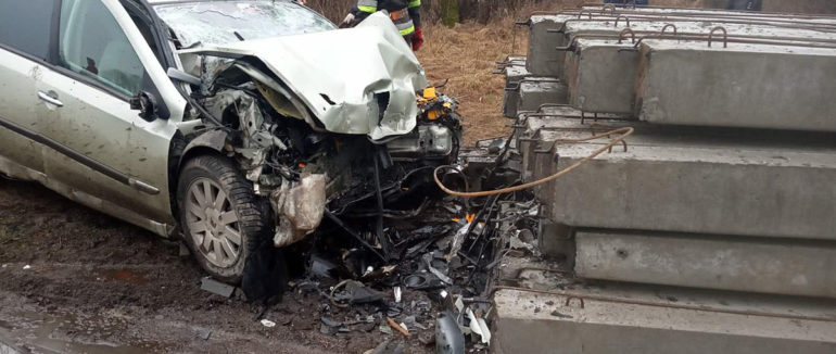 Смертельна ДТП на Закарпатті: водій зіткнувся з бетонною опорою