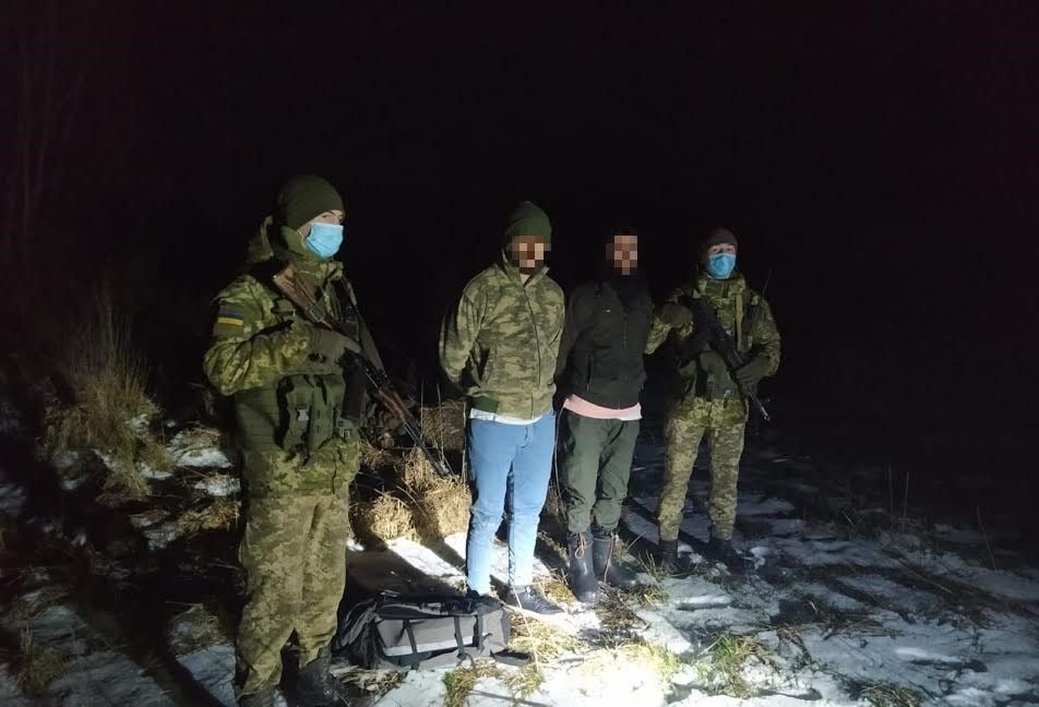 До ЄС за кращим життям: на Закарпатті затримали двох нелегалів