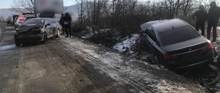 Лобове зіткнення поблизу Чинадієва: водій госпіталізований