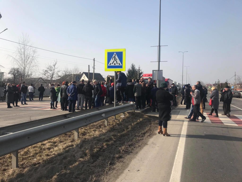 Заблокований Ужгород: мітингувальники перекрили міжнародну трасу