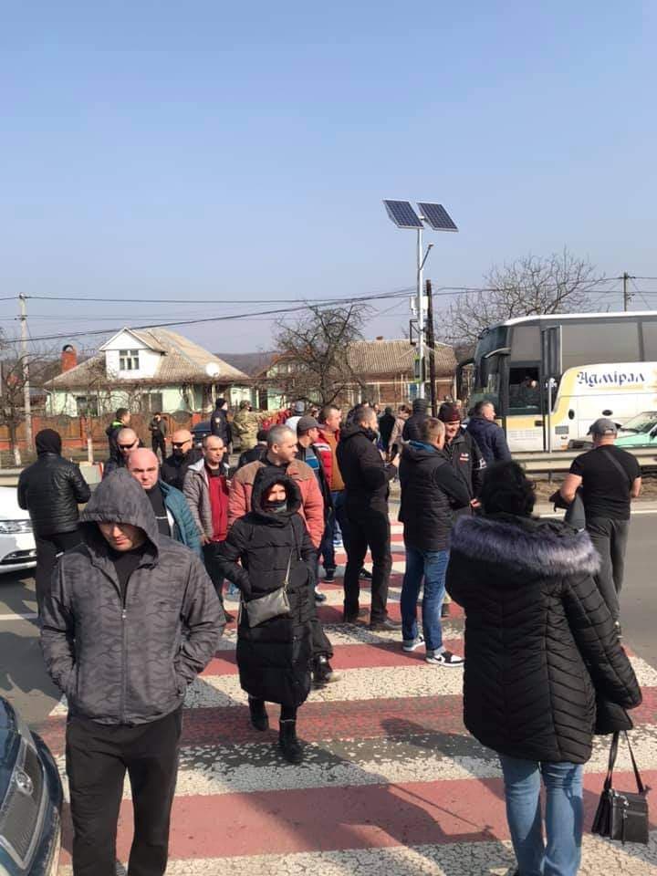 Заблокований Ужгород: мітингувальники перекрили міжнародну трасу