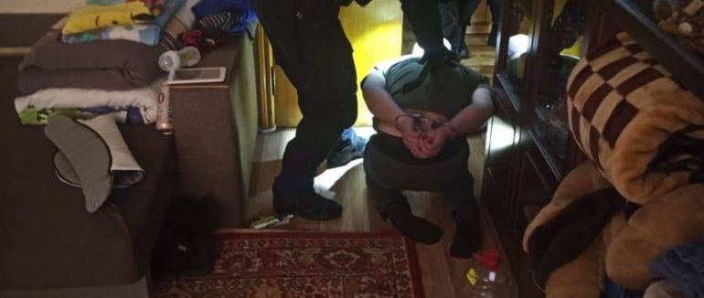 Збував небезпечні психотропи під прикриттям: на Закарпатті затримали наркоторговця