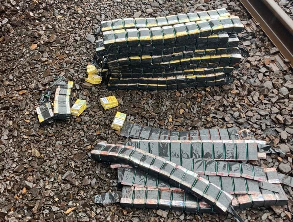 На Закарпатті зупинили чергову спробу тютюнової контрабанди