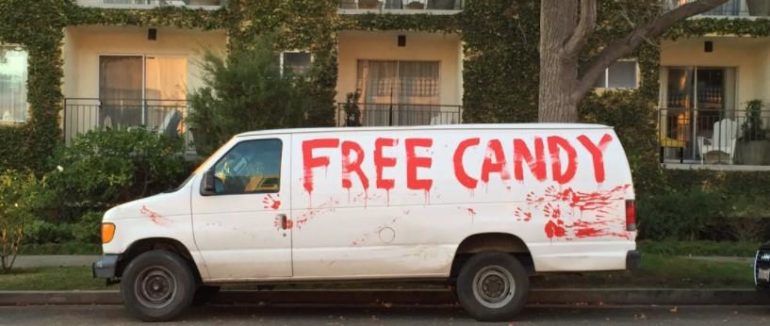 Невдалий педофіл: американські школярки відбили у хлопця автомобіль шляхом шантажу