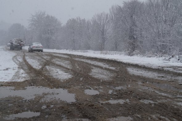 Повне бездоріжжя: неможливо проїхати між Нересницею і Ганичами