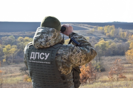 Нелегалів зупинили тільки постріли: Закарпатські прикордонники затримали іноземців