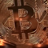 Bitcoin оновив рекорд — коштує понад 55 тисяч доларів