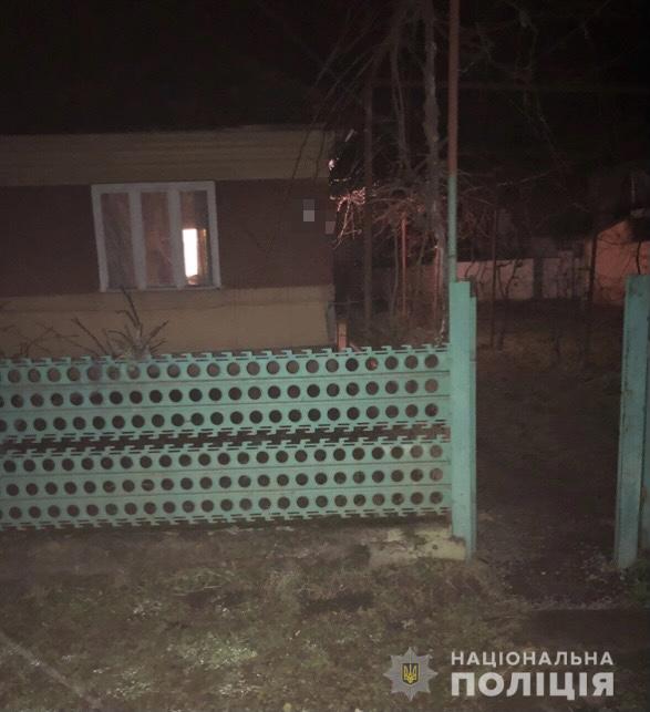 Обібрала сусідку, а на викрадені гроші придбала смартфон: на Мукачівщині затримали неповнолітню крадійку