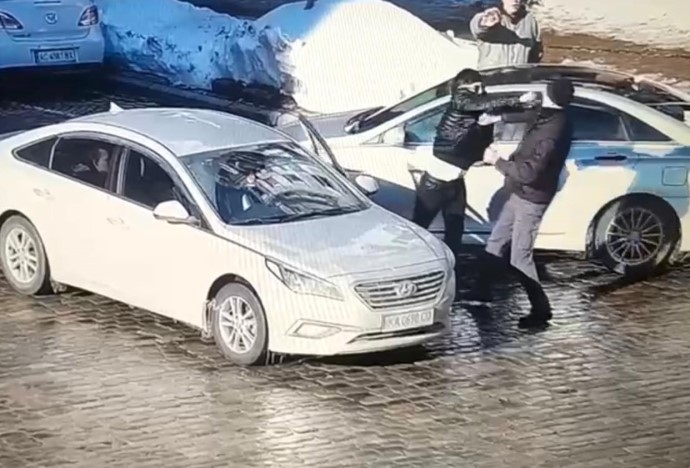 Нізащо побив до смерті: в Києві водій напав на чоловіка на пішоходному переході