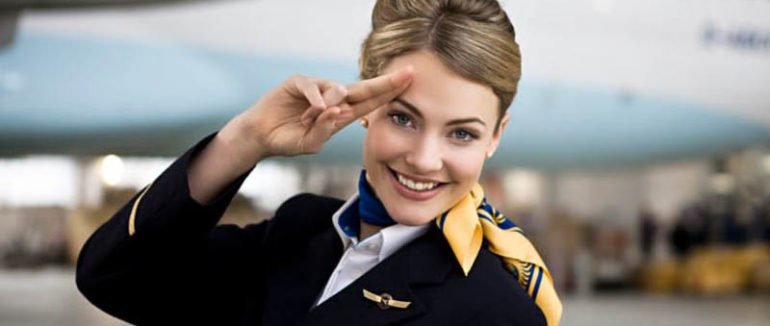 Курйоз дня: стюардеси влаштовують акробатичні флешмоби просто на бортах літаків