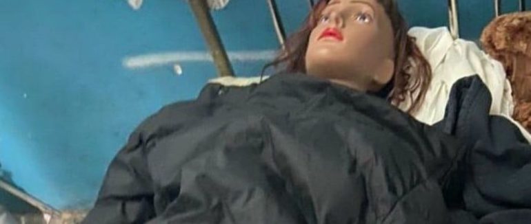 Курйоз дня: копи їхали на виклик щодо “насильницького утримання” жінки, яка виявилась манекеном