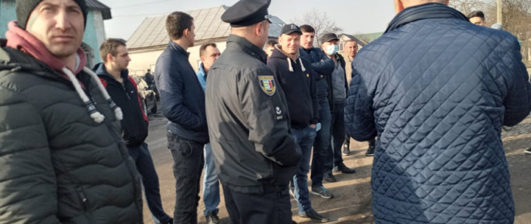 Жителі Іршавщини вийшли на протест: вимагають негайного ремонту автомобільного шляху