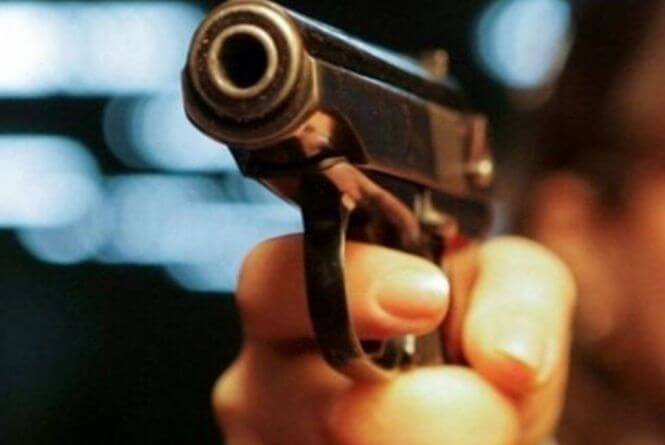 Кривавий інцидент на Закарпатті: 22-річний чоловік отримав вогнепальне поранення