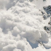 Сніголавинна небезпека ІІІ рівня: на Закарпатті оголошено штормове попередження