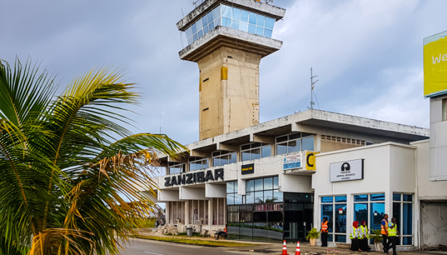 Зламаний літак: близько 180 українських туристів на три доби застрягли на Занзібарі