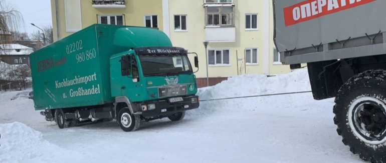 Автомобіль рок-гурту “БЕZ ОБМЕЖЕНЬ” застряг у сніговому заметі
