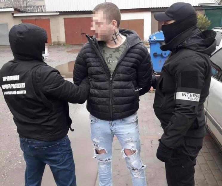 Хуліганство, вандалізм та крадіжки: на Закарпатті затримали зловмисника у міжнародному розшуку