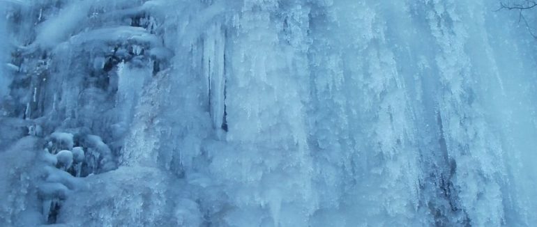 У горах на Львівщині замерзли водостади