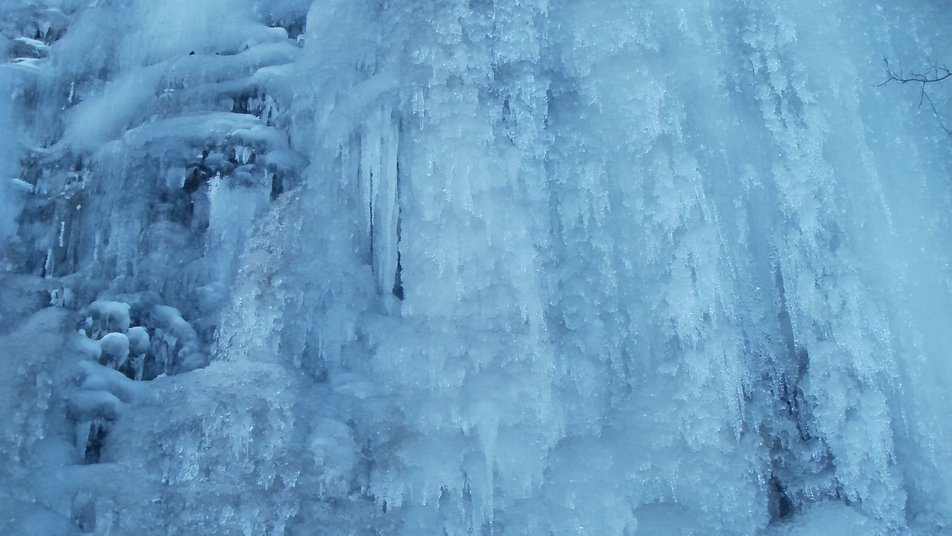 У горах на Львівщині замерзли водостади