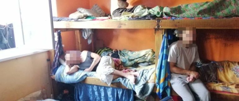 Алко та наркозалежних людей перетворюють на рабів: у Дніпрі судитимуть власників реабілітаційних центрів