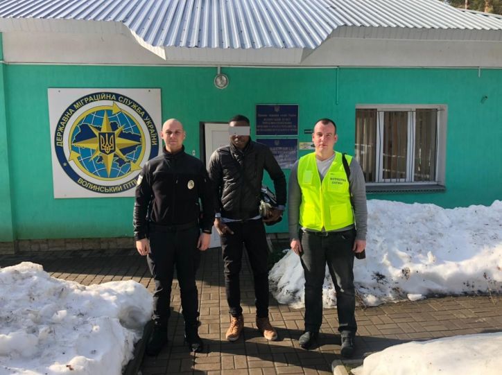 Заборона в’їзду в Україну на 8 років: в Ужгороді затримали і депортували нелегала з Нігерії
