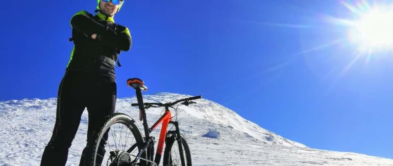 На Говерлу велосипедом: Роман Шутка піднявся на найвищу гору України