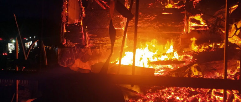 Розклала вогонь і пішла: пожежа на Тячівщині