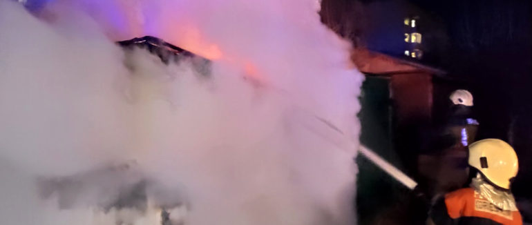 Автівку знищено вщент: вечірня пожежа в Ужгороді