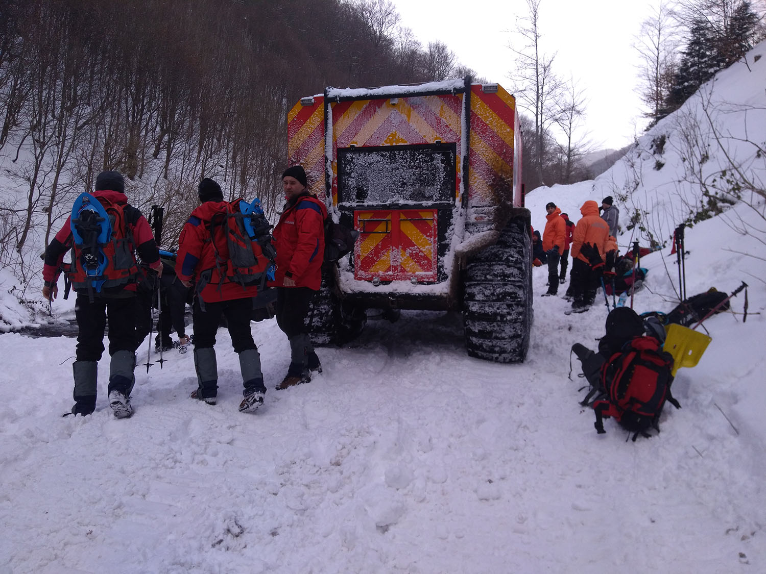 66 чоловік та 13 одиниць техніки і 47 рятувальників: на Закарпатті пошуки заблукалого туриста триваю