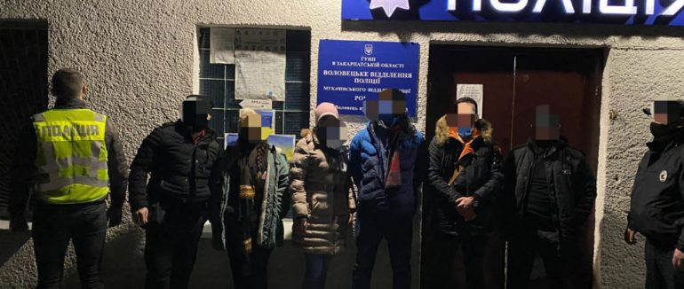 У Нижніх Воротах поліція Закарпаття затримали іноземців мігрантів