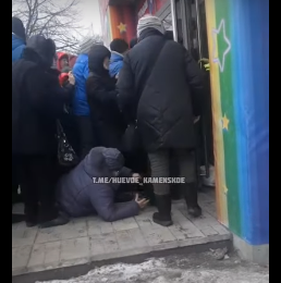 “Шалені знижки”: у Дніпропетровську покупці ледь не затоптали жінку