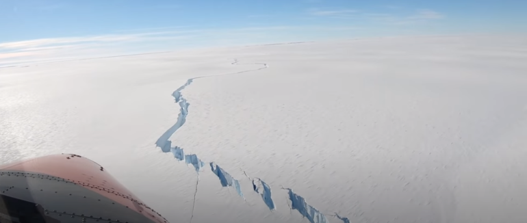 Айсберг розміром з Лондон: в Антарктиді величезний айсберг відколовся від льодовика