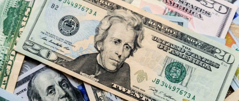 Курс валют на 23 лютого: скільки коштують долар і євро