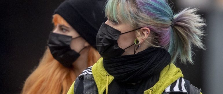 Усе про карантин в Україні: на які обмеження чекати, коли робитимуть щеплення і чи можна померти від вакцини