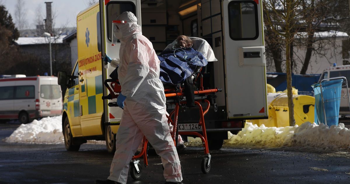 Польщу накрила третя хвиля коронавірусу: Уряд планує скасувати останні послаблення