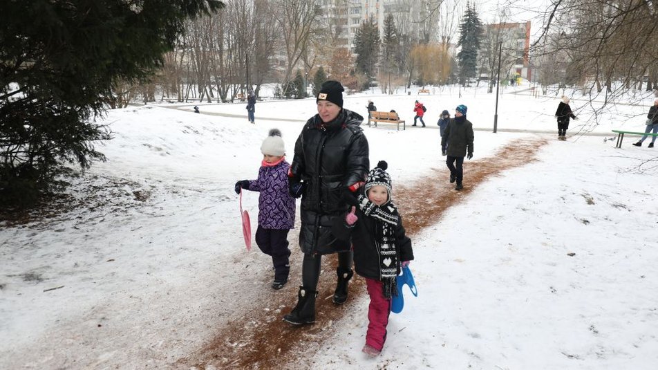 Краків бере приклад зі Львову: щоб уникнути слизьких тротуарів посипають їх кавовою гущею