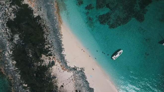 33 дні виживали завдяки щурам та кокосам: з безлюдного острова врятували 3 людей