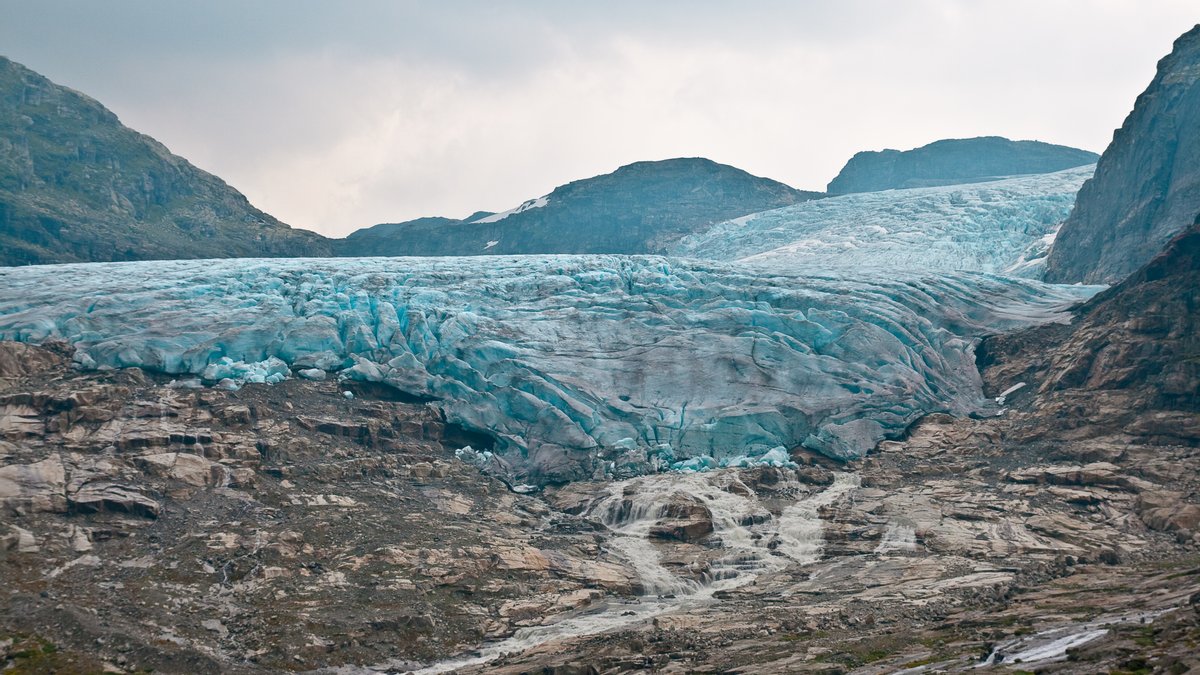 Сотні людей вважаються зниклими безвісти: наслідки сходження льодовика в Індії
