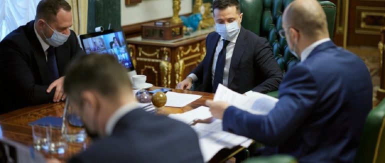 Вакцинація та адаптивний карантин: на що чекати українцям