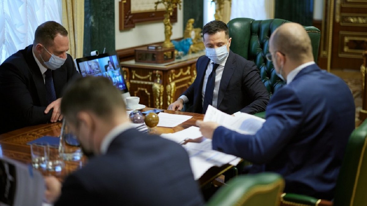 Вакцинація та адаптивний карантин: на що чекати українцям