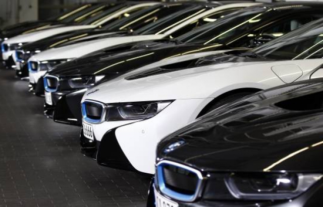 Скільки закарпатцям доведеться платити за елітні автівки цього року