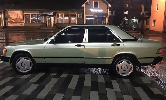 Один з класиків моделі Mercedes - легендарний 190-ий: на Закарпатті шукають нового власника