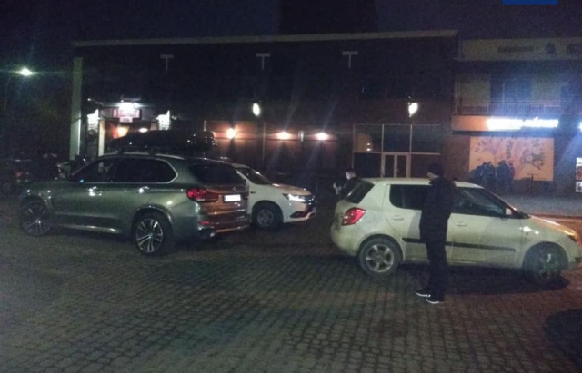 В Ужгороді п’яний водій врізався в припарковане BMW