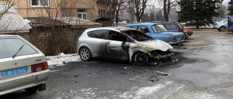 В Ужгороді вщент згорів легковий автомобіль