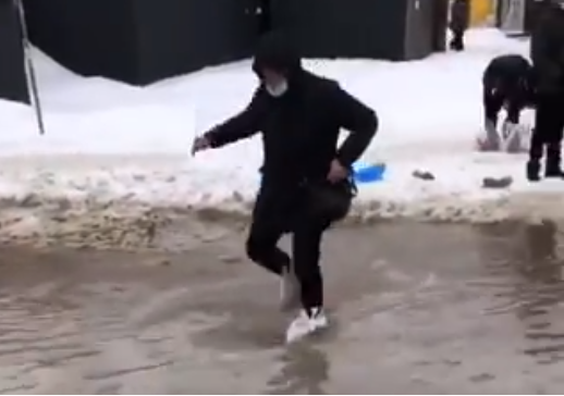 Справжній квест для українців: до чого змушують погодні умови пішоходів