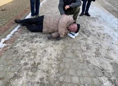 Помер за 9 хвилин: в Ужгороді чоловіку посеред вулиці стало зле