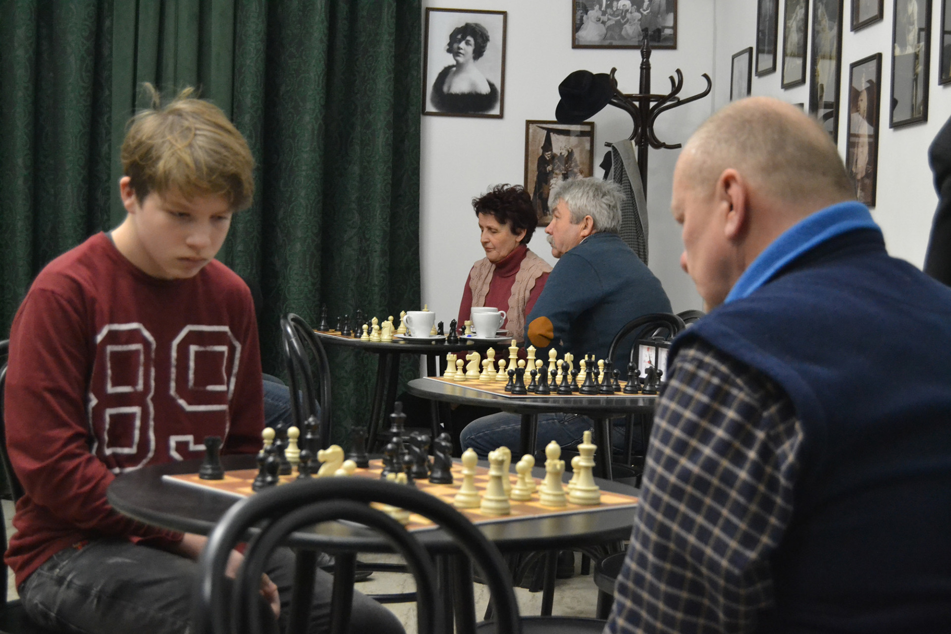 У Берегові відкрився шаховий клуб, організований у Культурному центрі ім. Шарі Федак