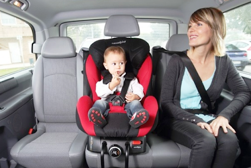 Уряд дозволив перевезення дітей до 12 років без автокрісел за однієї умови